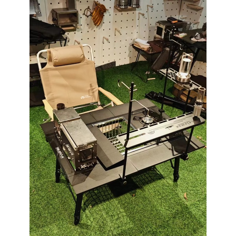Table tactique moderne en alli - Outdoor Furniture Warehouse avis et prix